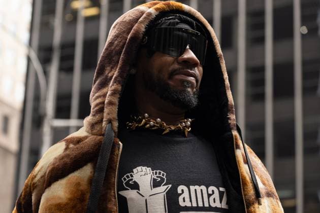 January 18, 2023, New York, New York, USA: Amazon Union president and activist CHRIS SMALLS showed up to support workers at Harper Collins Publishing and speak as they rallied outside New Corps headquarters, the owner of the publishing house. They are on day 50 of the strike. New York USA - ZUMAb230 20230118_znp_b230_002 Copyright: xLauraxBrettx