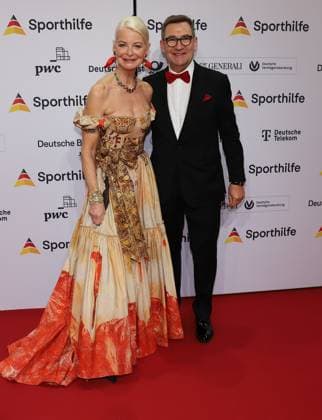 21.01.2023 Frankfurt am Main, Festhalle Der 52. Ball des Sports der Deutschen Sporthilfe ehemalige Dressur-Reiterin Ann Kathrin Linsenhoff stellvertretende Vorsitzende von UNICEF Deutschland mit Ehemann Klaus Martin Rath