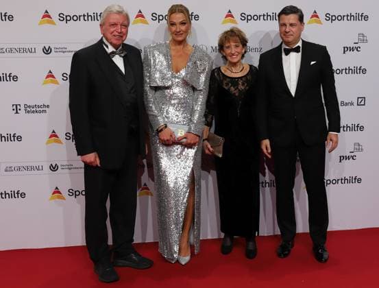 21.01.2023 Frankfurt am Main, Festhalle Der 52. Ball des Sports der Deutschen Sporthilfe ehemaliger Ministerpräsident Hessens VolkerBouffier mit Ehefrau Ursula mit Franziska van Almsick stellvertretende Aufsichtsratsvorsitzende bei der Deutschen Sporthilfe Christian Seifert Aufsichtsratsvorsitzender der Deutschen Sporthilfe