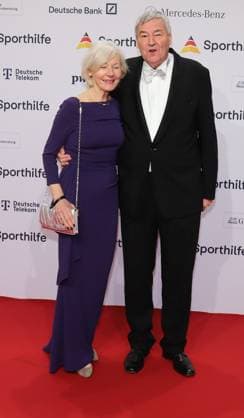 21.01.2023 Frankfurt am Main, Festhalle Der 52. Ball des Sports der Deutschen Sporthilfe Dr. Rolf Müller Ex-Landessportbund-Präsident mit Ehefrau Marlies Mosiek-Urbahn