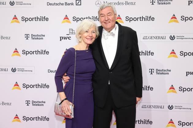 21.01.2023 Frankfurt am Main, Festhalle Der 52. Ball des Sports der Deutschen Sporthilfe Dr. Rolf Müller Ex-Landessportbund-Präsident mit Ehefrau Marlies Mosiek-Urbahn