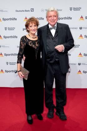 52. Ball des Sports Volker Bouffier mit Ehefrau Ursula beim 52. Ball des Sports in der Festhalle in Frankfurt am Main. Copyright: xEventpressxGolejewskix
