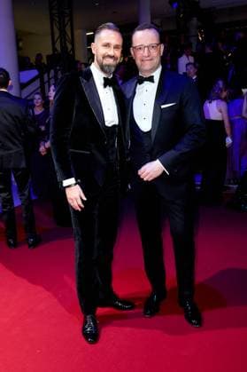 52. Ball des Sports Jens Spahn mit Ehemann Daniel Funke beim 52. Ball des Sports in der Festhalle in Frankfurt am Main. Copyright: xEventpressxGolejewskix