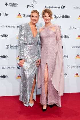 52. Ball des Sports Franziska van Almsick und Heike Henkel beim 52. Ball des Sports in der Festhalle in Frankfurt am Main. Copyright: xEventpressxGolejewskix