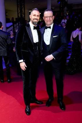 52. Ball des Sports Jens Spahn mit Ehemann Daniel Funke beim 52. Ball des Sports in der Festhalle in Frankfurt am Main. Copyright: xEventpressxGolejewskix