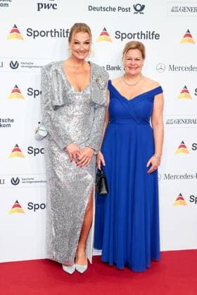 52. Ball des Sports Franziska van Almsick und Nancy Faeser beim 52. Ball des Sports in der Festhalle in Frankfurt am Main. Copyright: xEventpressxGolejewskix