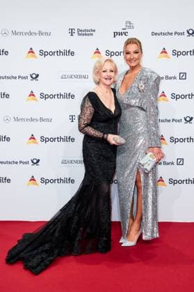 52. Ball des Sports Marika Kilius und Franziska van Almsick beim 52. Ball des Sports in der Festhalle in Frankfurt am Main. Copyright: xEventpressxGolejewskix