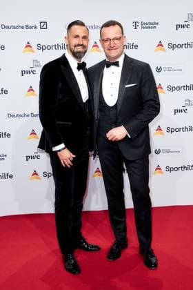52. Ball des Sports Jens Spahn mit Ehemann Daniel Funke beim 52. Ball des Sports in der Festhalle in Frankfurt am Main. Copyright: xEventpressxGolejewskix