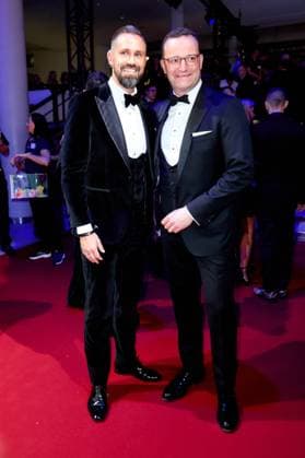 52. Ball des Sports Jens Spahn mit Ehemann Daniel Funke beim 52. Ball des Sports in der Festhalle in Frankfurt am Main. Copyright: xEventpressxGolejewskix