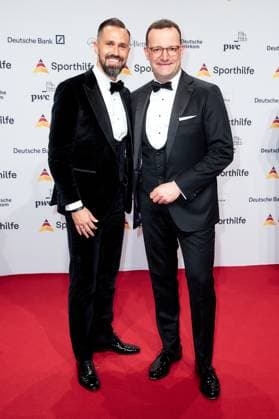 52. Ball des Sports Jens Spahn mit Ehemann Daniel Funke beim 52. Ball des Sports in der Festhalle in Frankfurt am Main. Copyright: xEventpressxGolejewskix