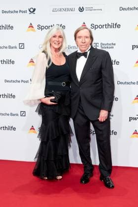 52. Ball des Sports Günter Netzer mit Ehefrau Elvira Lang Netzer beim 52. Ball des Sports in der Festhalle in Frankfurt am Main. Copyright: xEventpressxGolejewskix