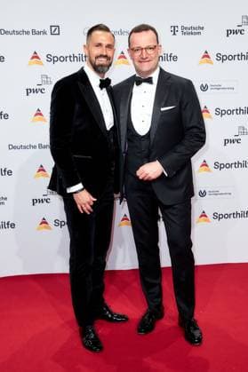 52. Ball des Sports Jens Spahn mit Ehemann Daniel Funke beim 52. Ball des Sports in der Festhalle in Frankfurt am Main. Copyright: xEventpressxGolejewskix