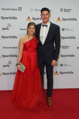 Die Sporthilf hat zum 52. Ball des Sports geladen. Viel Prominens kam ueber den roten Teppich. Elisabeth Seitz mit Niklas - 52. Ball des Sports Die Sporthilf hat zum 52. Ball des Sports geladen. Viel Prominens kam ueber den roten Teppich. Deutschland, Frankfurt, Festhalle, 21.01.2023