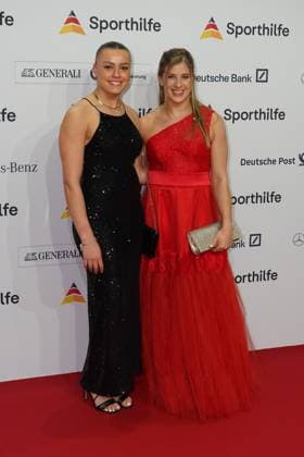 Die Sporthilf hat zum 52. Ball des Sports geladen. Viel Prominens kam ueber den roten Teppich. Emma Malewski, Elisabeth Seitz - 52. Ball des Sports Die Sporthilf hat zum 52. Ball des Sports geladen. Viel Prominens kam ueber den roten Teppich. Deutschland, Frankfurt, Festhalle, 21.01.2023