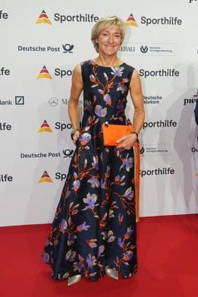 Die Sporthilf hat zum 52. Ball des Sports geladen. Viel Prominens kam ueber den roten Teppich. Ingrid Klimke - 52. Ball des Sports Die Sporthilf hat zum 52. Ball des Sports geladen. Viel Prominens kam ueber den roten Teppich. Deutschland, Frankfurt, Festhalle, 21.01.2023
