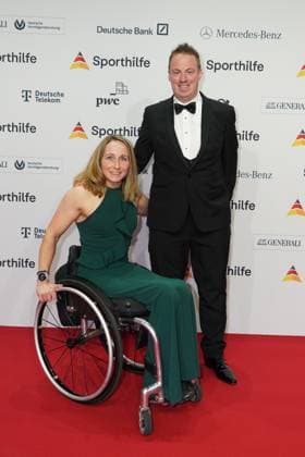 Die Sporthilf hat zum 52. Ball des Sports geladen. Viel Prominens kam ueber den roten Teppich. Annika Zeyen, Chris Giles - 52. Ball des Sports Die Sporthilf hat zum 52. Ball des Sports geladen. Viel Prominens kam ueber den roten Teppich. Deutschland, Frankfurt, Festhalle, 21.01.2023