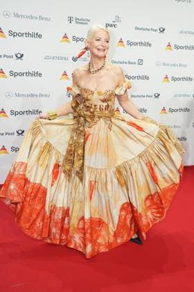 Die Sporthilf hat zum 52. Ball des Sports geladen. Viel Prominens kam ueber den roten Teppich. Ann Kathrin Linsenhoff - 52. Ball des Sports Die Sporthilf hat zum 52. Ball des Sports geladen. Viel Prominens kam ueber den roten Teppich. Deutschland, Frankfurt, Festhalle, 21.01.2023