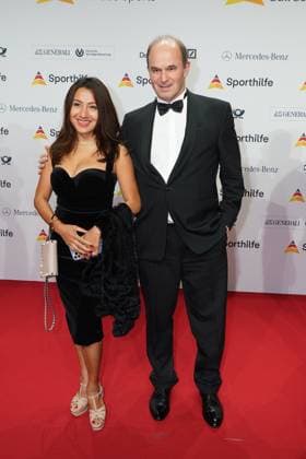 Die Sporthilf hat zum 52. Ball des Sports geladen. Viel Prominens kam ueber den roten Teppich. Martin Brudermueller mit Begleitung - 52. Ball des Sports Die Sporthilf hat zum 52. Ball des Sports geladen. Viel Prominens kam ueber den roten Teppich. Deutschland, Frankfurt, Festhalle, 21.01.2023