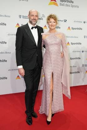 Die Sporthilf hat zum 52. Ball des Sports geladen. Viel Prominens kam ueber den roten Teppich. Heike Henkel, Paul Meier - 52. Ball des Sports Die Sporthilf hat zum 52. Ball des Sports geladen. Viel Prominens kam ueber den roten Teppich. Deutschland, Frankfurt, Festhalle, 21.01.2023