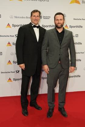 Die Sporthilf hat zum 52. Ball des Sports geladen. Viel Prominens kam ueber den roten Teppich. Lars Riedel mit Sohn Robert - 52. Ball des Sports Die Sporthilf hat zum 52. Ball des Sports geladen. Viel Prominens kam ueber den roten Teppich. Deutschland, Frankfurt, Festhalle, 21.01.2023