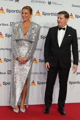 Die Sporthilf hat zum 52. Ball des Sports geladen. Viel Prominens kam ueber den roten Teppich. Franziska van Almsick, Christian Seifert - 52. Ball des Sports Die Sporthilf hat zum 52. Ball des Sports geladen. Viel Prominens kam ueber den roten Teppich. Deutschland, Frankfurt, Festhalle, 21.01.2023