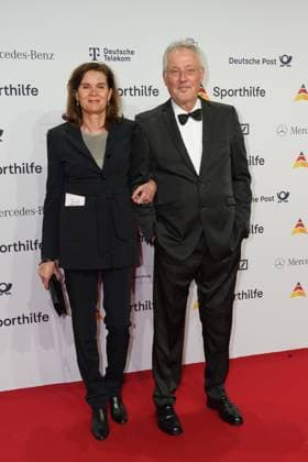 Die Sporthilf hat zum 52. Ball des Sports geladen. Viel Prominens kam ueber den roten Teppich. Ulrike Nasse Meyfarth, Roland Nasse - 52. Ball des Sports Die Sporthilf hat zum 52. Ball des Sports geladen. Viel Prominens kam ueber den roten Teppich. Deutschland, Frankfurt, Festhalle, 21.01.2023