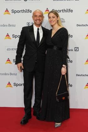 Die Sporthilf hat zum 52. Ball des Sports geladen. Viel Prominens kam ueber den roten Teppich. Peyman Amin, Sandra Apfelbeck - 52. Ball des Sports Die Sporthilf hat zum 52. Ball des Sports geladen. Viel Prominens kam ueber den roten Teppich. Deutschland, Frankfurt, Festhalle, 21.01.2023
