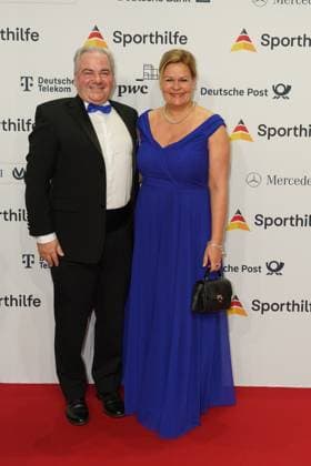 Die Sporthilf hat zum 52. Ball des Sports geladen. Viel Prominens kam ueber den roten Teppich. Nancy Faeser, Eyke Gruening - 52. Ball des Sports Die Sporthilf hat zum 52. Ball des Sports geladen. Viel Prominens kam ueber den roten Teppich. Deutschland, Frankfurt, Festhalle, 21.01.2023