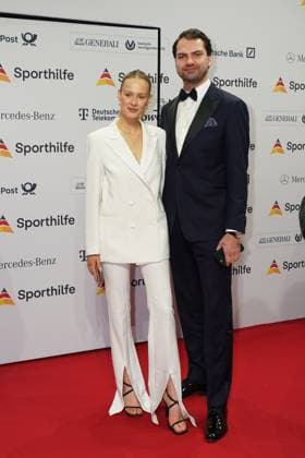 Die Sporthilf hat zum 52. Ball des Sports geladen. Viel Prominens kam ueber den roten Teppich. Jimi Blue Ochsenknecht Laura Marie Geissler - 52. Ball des Sports Die Sporthilf hat zum 52. Ball des Sports geladen. Viel Prominens kam ueber den roten Teppich. Deutschland, Frankfurt, Festhalle, 21.01.2023