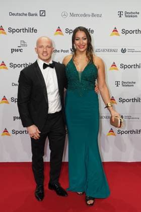Die Sporthilf hat zum 52. Ball des Sports geladen. Viel Prominens kam ueber den roten Teppich. Fabian Hambuechen und Viktoria - 52. Ball des Sports Die Sporthilf hat zum 52. Ball des Sports geladen. Viel Prominens kam ueber den roten Teppich. Deutschland, Frankfurt, Festhalle, 21.01.2023