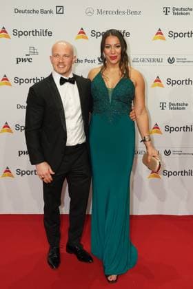 Die Sporthilf hat zum 52. Ball des Sports geladen. Viel Prominens kam ueber den roten Teppich. Fabian Hambuechen und Viktoria - 52. Ball des Sports Die Sporthilf hat zum 52. Ball des Sports geladen. Viel Prominens kam ueber den roten Teppich. Deutschland, Frankfurt, Festhalle, 21.01.2023