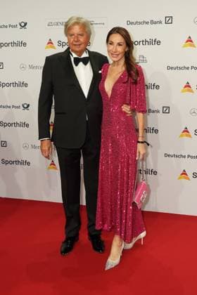Die Sporthilf hat zum 52. Ball des Sports geladen. Viel Prominens kam ueber den roten Teppich. Karheinz Koegel mit Dagmar - 52. Ball des Sports Die Sporthilf hat zum 52. Ball des Sports geladen. Viel Prominens kam ueber den roten Teppich. Deutschland, Frankfurt, Festhalle, 21.01.2023