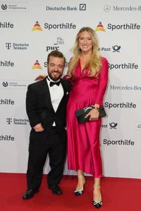 Die Sporthilf hat zum 52. Ball des Sports geladen. Viel Prominens kam ueber den roten Teppich. Mathias Mester und Julia Brueckmann - 52. Ball des Sports Die Sporthilf hat zum 52. Ball des Sports geladen. Viel Prominens kam ueber den roten Teppich. Deutschland, Frankfurt, Festhalle, 21.01.2023