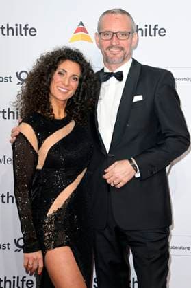 Evren Gezer mit Ehemann Armin Kuster beim 52. Ball des Sports 2023 in der Festhalle Frankfurt. Frankfurt am Main, 21.01.2023