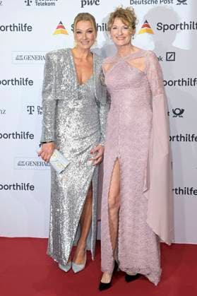 Franziska van Almsick und Heike Henkel beim 52. Ball des Sports 2023 in der Festhalle Frankfurt. Frankfurt am Main, 21.01.2023