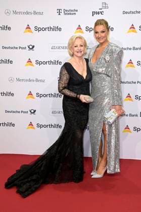 Marika Kilius und Franziska van Almsick beim 52. Ball des Sports 2023 in der Festhalle Frankfurt. Frankfurt am Main, 21.01.2023