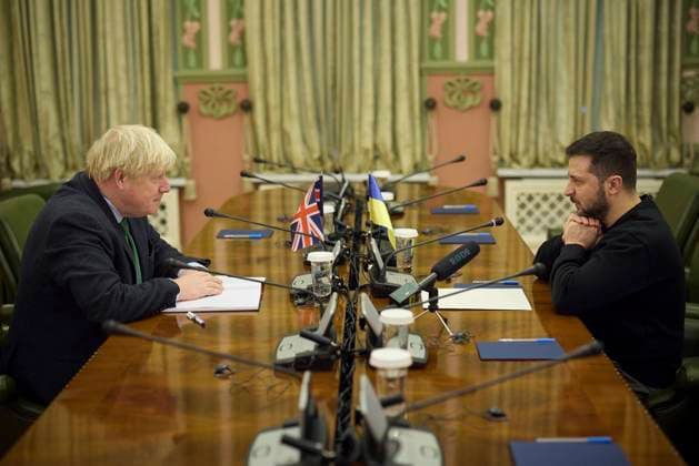 Bilder des Jahres 2023, News 01 Januar News Themen der Woche KW03 News Bilder des Tages January 22, 2023, Kyiv, Ukraine: Ukrainian President Volodymyr Zelenskyy, right, holds a face-to-face meeting with former British Prime Minister Boris Johnson at the Presidential Administration Building, January 22, 2023 in Kiev, Ukraine. Kyiv Ukraine - ZUMAp138 20230122_zaa_p138_019 Copyright: xUkrainexPresidency UkrainexPresix