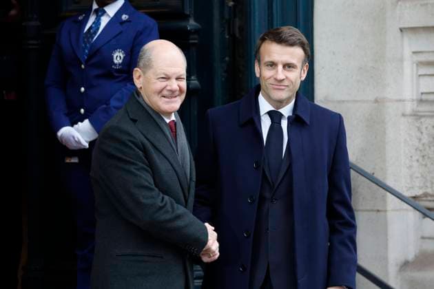 News Themen der Woche KW03 News Bilder des Tages 60th anniversary of the Franco-German Treaty. 22 Janvier 2023 - Paris, France : Le PrÃ sident francais Emmanuel Macron et le Chancelier allemand Olaf Scholz arrivant Ã La Sorbonne pour cÃ lÃ brer le 60 eme anniversaire du TraitÃ franco-allemand dit de l?Elysee. (Henri Szwarc Starface) 287933 2023-01-22 Paris France  Copyright: xHenrixSwzarcx xStarfacex STAR_287933_037
