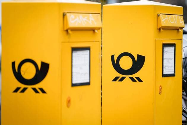 Briefkasten der Deutschen Post Symbolbild Briefkasten der Deutschen Post Deutschland *** German Post Office Mailbox Symbol Image German Post Office Mailbox Germany