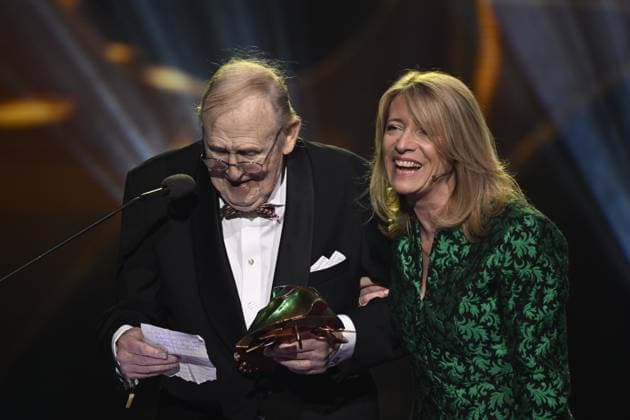 STOCKHOLM 20230123 Damage actor Björn Gustafson receives the years Honorary Golden Beetle from the Film Institutes CEO Anette Novak during the Golden Beetle Gala at Circus in Stockholm STOCKHOLMK SWEDEN x10040x,  Copyright: xAndersxWiklund TTx GULDBAGGEN 2023 TTABB0000000000154655