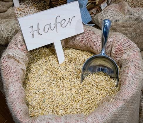 Berlin, Deutschland 20.- 29. Januar 2023: Internationalen Grüne Woche Berlin - 2023 Im Bild: Getreide: Jutesack mit Hafer Messe Berlin *** Berlin, Germany 20 29 January 2023 International Green Week Berlin 2023 In the picture grain jute bag with oats fair Berlin Copyright: xFotostandx xReuhlx
