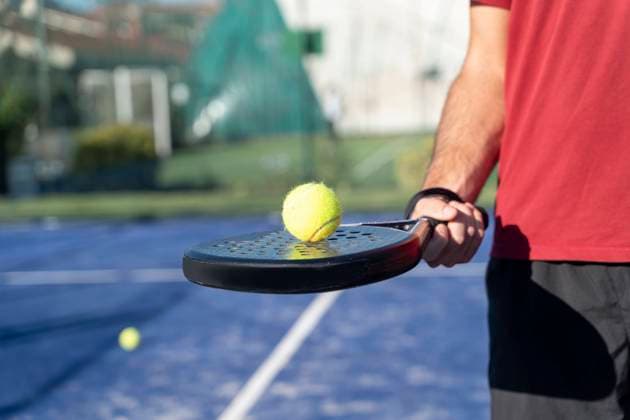 Hand of man holding tennis racket and ball at sports court model released, Symbolfoto property released, FMOF01611