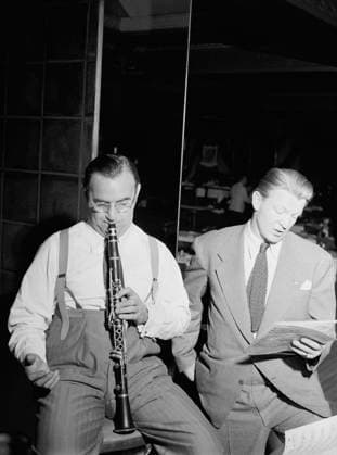 RECORD DATE NOT STATED Portrait of Benny Goodman, 400 Restaurant, New York, N.Y., ca. July 1946. Creator: William Paul Gottlieb. Copyright:xHeritagexArt HeritagexImagesx IMAGO ,2942587 ! ACHTUNG: AUFNAHMEDATUM GESCHÄTZT!  Copyright:HeritagexArt HeritagexImagesx IMAGO