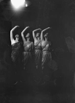 RECORD DATE NOT STATED Elizabeth Duncan dancers and children, 1931 Creator: Arnold Genthe. Copyright:xHeritagexArt HeritagexImagesx IMAGO ,2944027 ! ACHTUNG: AUFNAHMEDATUM GESCHÄTZT!  Copyright:HeritagexArt HeritagexImagesx IMAGO