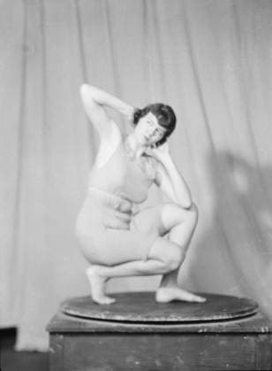RECORD DATE NOT STATED Elizabeth Duncan dancers and children, 1932 Creator: Arnold Genthe. Copyright:xHeritagexArt HeritagexImagesx IMAGO ,2944036 ! ACHTUNG: AUFNAHMEDATUM GESCHÄTZT!  Copyright:HeritagexArt HeritagexImagesx IMAGO