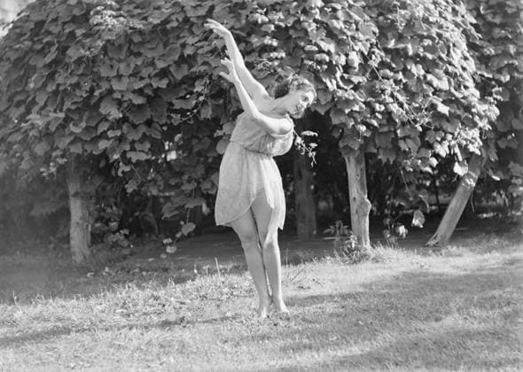 RECORD DATE NOT STATED Elizabeth Duncan dancers and children, 1936 Creator: Arnold Genthe. Copyright:xHeritagexArt HeritagexImagesx IMAGO ,2944039 ! ACHTUNG: AUFNAHMEDATUM GESCHÄTZT!  Copyright:HeritagexArt HeritagexImagesx IMAGO