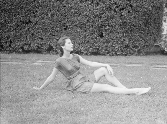 RECORD DATE NOT STATED Elizabeth Duncan dancers and children, 1941 Creator: Arnold Genthe. Copyright:xHeritagexArt HeritagexImagesx IMAGO ,2944046 ! ACHTUNG: AUFNAHMEDATUM GESCHÄTZT!  Copyright:HeritagexArt HeritagexImagesx IMAGO