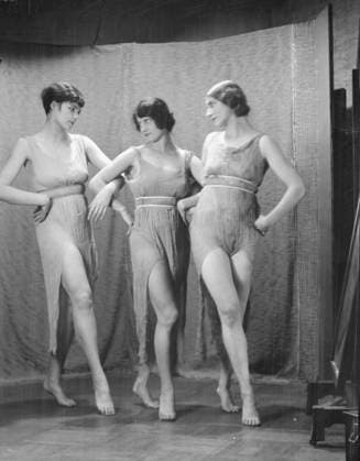 RECORD DATE NOT STATED Elizabeth Duncan dancers and children, between 1916 and 1941. Creator: Arnold Genthe. Copyright:xHeritagexArt HeritagexImagesx IMAGO ,2944067 ! ACHTUNG: AUFNAHMEDATUM GESCHÄTZT!  Copyright:HeritagexArt HeritagexImagesx IMAGO