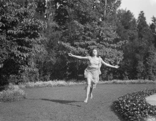 RECORD DATE NOT STATED Elizabeth Duncan dancers and children, between 1916 and 1941. Creator: Arnold Genthe. Copyright:xHeritagexArt HeritagexImagesx IMAGO ,2944069 ! ACHTUNG: AUFNAHMEDATUM GESCHÄTZT!  Copyright:HeritagexArt HeritagexImagesx IMAGO