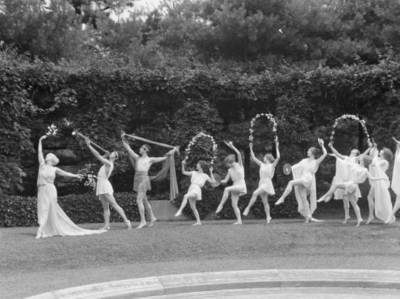 RECORD DATE NOT STATED Denishawn dancers, 1927 or 1928. Creator: Arnold Genthe. Copyright:xHeritagexArt HeritagexImagesx IMAGO ,2944400 ! ACHTUNG: AUFNAHMEDATUM GESCHÄTZT!  Copyright:HeritagexArt HeritagexImagesx IMAGO